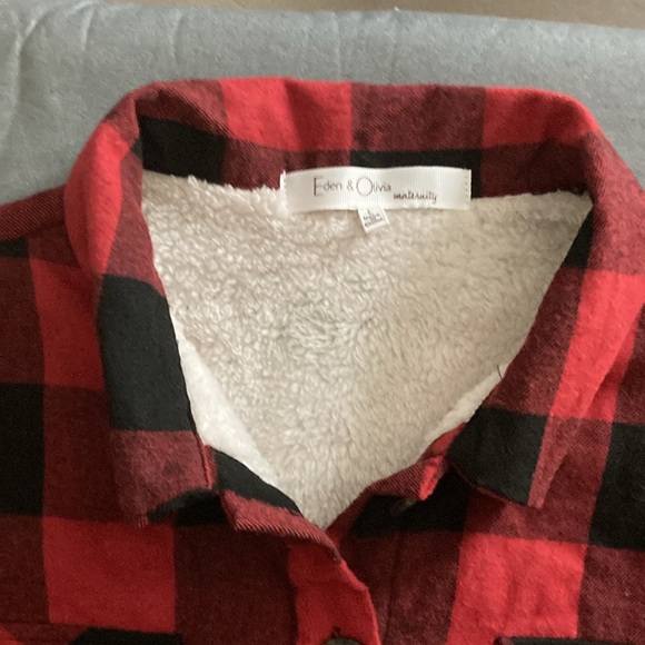 Eden & Olivia Maternity Size Large buttoned down Sherpa shirt with 4 pockets - Picture 7 of 12